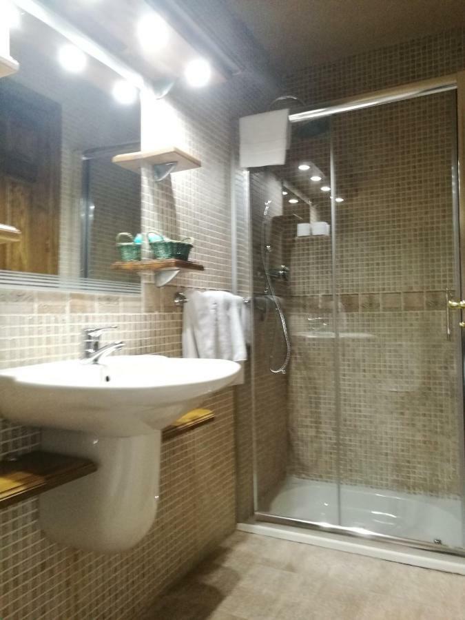 Apartamentos Melchor De Linan Torrelaguna Exterior photo
